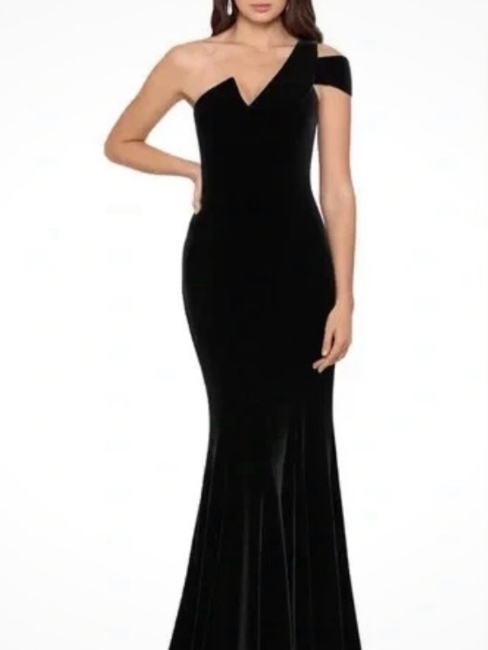 Betsy & Adam One-Shoulder
Velvet Mermaid
Gown (10)